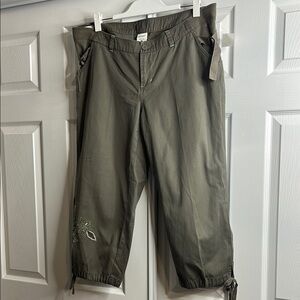 Motherhood Maternity Olive Green Capris Adjustable Sides L Pregnancy